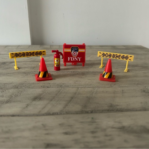 🚒🚨FDNY Lot of Transportation Vehicles with accessories🚑🚨 - Picture 7 of 13